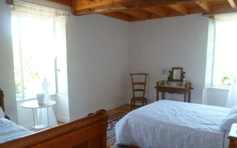 3-lacrampe-chambre3-saintpastous-HautesPyrenees.jpg