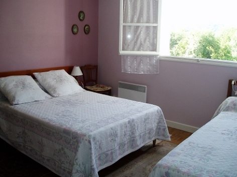 6-chambre1-latapie-sallesargeles-HautesPyrenees.jpg