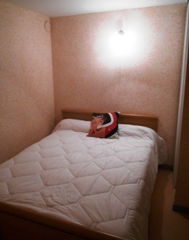 1-ETIENNE-Portes-du-Soleil-39-chambre.JPG