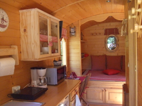 0-CAMPING-ROULOTTE---Interieur-2.jpg