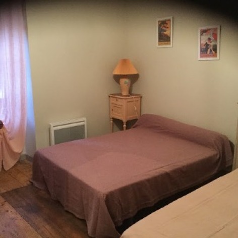 2-PHOTO-CHAMBRE-COTE-RUE.jpg