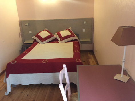 4-chambre1-theil-esterre-HautesPyrenees-4.jpg