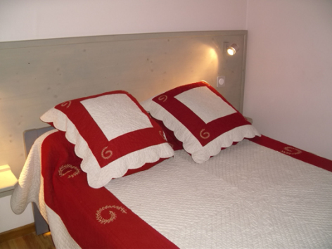 3-chambre1-theil-esterre-HautesPyrenees-2.jpg