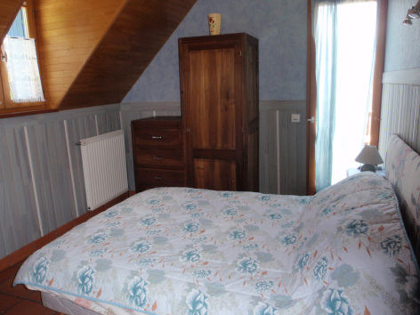 4-chambre1-crequy-ouzous-HautesPyrenees.jpg