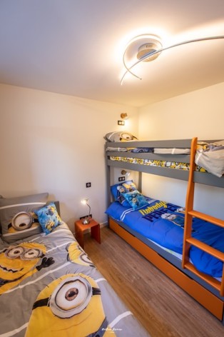 0-BRUN-Chalet-Cosy--Birrien-chambre-3-lits-en-80-WEB.jpg