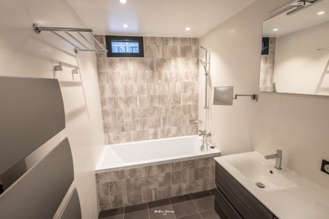 5-BRUN-Chalet-Cosy--Birrien-salle-de-bain-bis-WEB.jpg