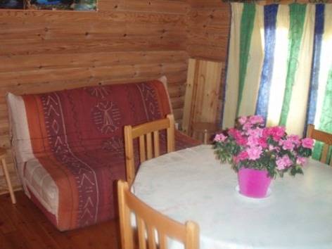 1-salonchaletbois-campingsoleildupibeste-agosvidalos-HautesPyrenees.jpg