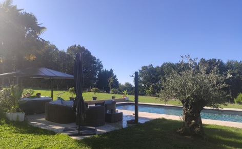 6-Piscine-jardin---Aisina-portateni.jpg