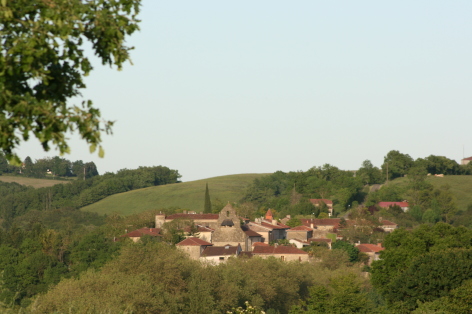 11-Meuble-St-Arrailles-8---Les-remparts.JPG