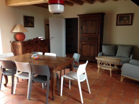 10-Piece-a-vivre---La-Dependance-du-Chateau.JPG