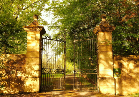 6-Entree---Chateau-de-Viella.png