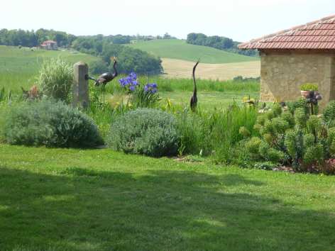 8-Pigeonnier-jardin-a-Monlezun---Daussat-Daure.jpg