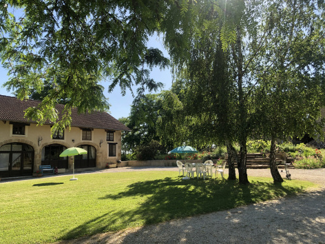 3-Meubles-location--Gites-Monpardiac.jpg