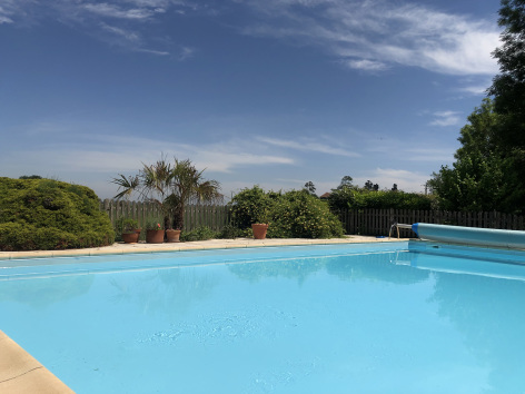 0-location-piscine---Gites-Monpardiac.jpg
