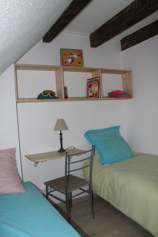 5-gite-des-4-chardons-chambre-cote-village.jpg-SIT.jpg