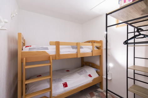5-LOCATION-SAINTLARY-T2--VILLAGE-HYPERCENTRE-GRANDECABINE-DRESSING-ENFANTS-ADOS-USB-LITSUPERPOSE-ETE-HIVER-WIFI.jpg