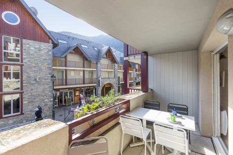 8-LOCATION-SAINTLARY-T2--VILLAGE-HYPERCENTRE-VUEBALCON-HYPERCENTRE-WIFI-AGREABLE-SOLEIL-ETE-HIVER.jpg