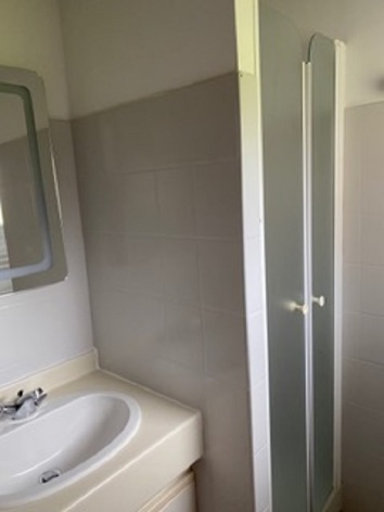 5-salle-d-eau-vue-douche.jpeg
