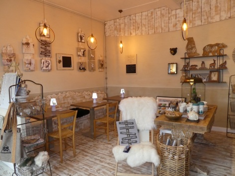 8-HPCH85---CHALET-MINA---Sazos---Salon-de-the.JPG