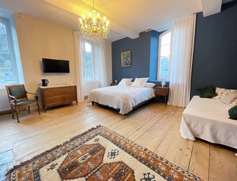 2-HPCH141---Le-Couvent-Campan---Suite-Bleue-Chambre.jpg