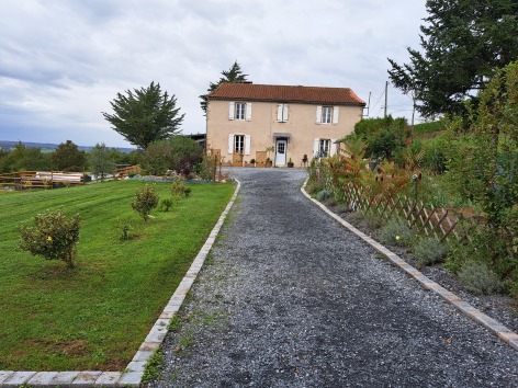 0-Chambres-d-hotes--Lou-Majyla.jpg