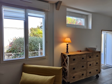 8-Rd-Ana-L-atelier-d-Auguste--vue-sur-exterieur.jpg