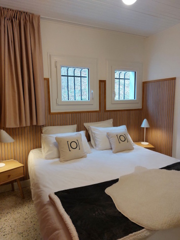 1-Le-Chalet-des--O--Hortensias-Chambre1-2-web.jpg