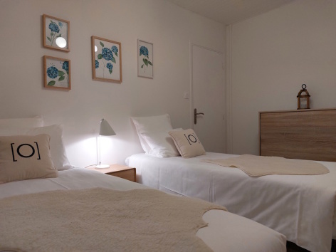 3-Le-Chalet-des--O--Hortensias-Chambre2-2-lits1-web-2.jpg