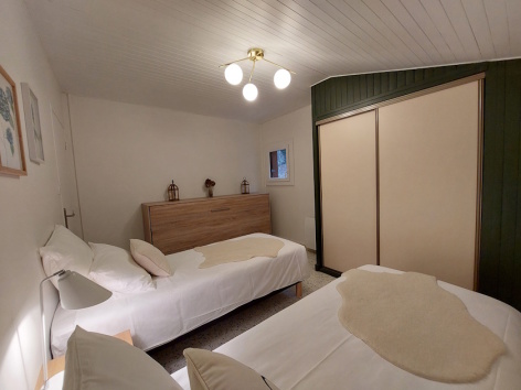 4-Le-Chalet-des--O--Hortensias-Chambre2-2-lits6-web.jpg