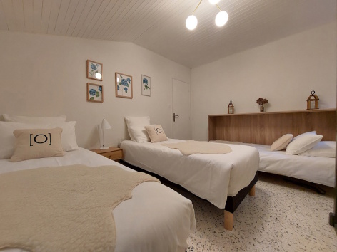 5-Le-Chalet-des--O--Hortensias-Chambre2-3-lits1-web.jpg