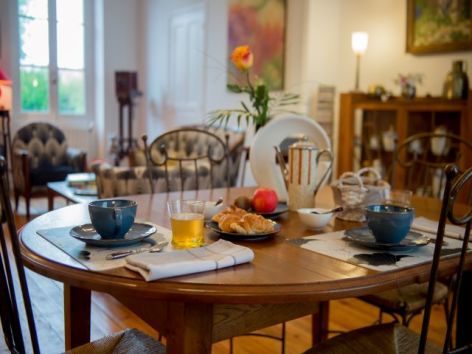 10-Petit-dejeuner-au-salon.jpg