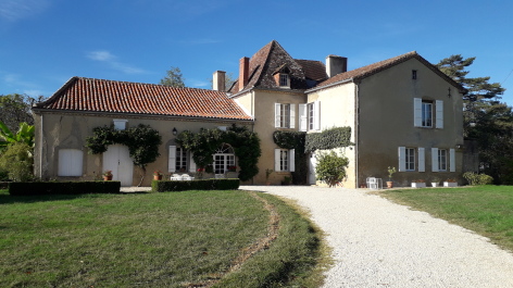 10-Exterieur-chateau---Chateau-Pouydraguin.jpg