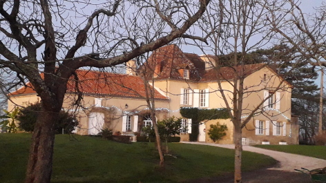 9-Chateau-exterieur---Chateau-Pouydraguin.jpg