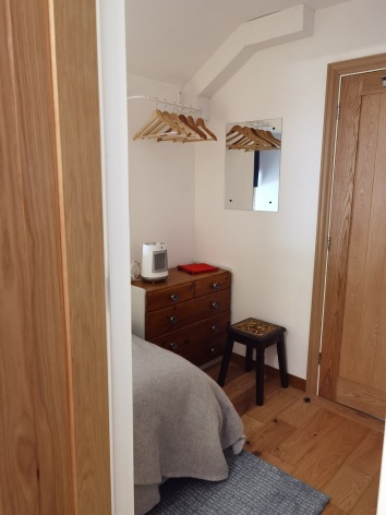8-room3e.jpg