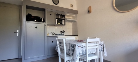1-Lagnaud-ROYAL-MILAN-N-208-cuisine.jpeg