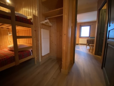 7-17-Couloir-depuis-chambre-2-vers-salon--Copier-.JPEG