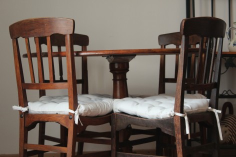 17-Table-salon-gite--CSO.JPG