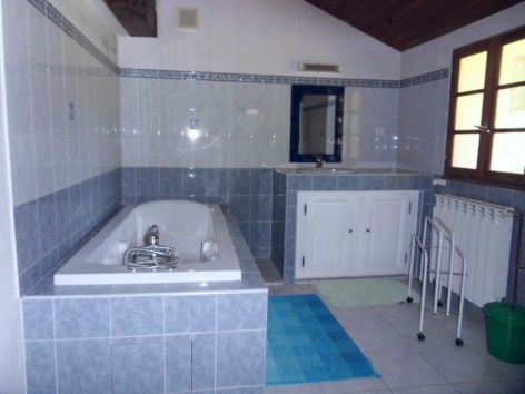 10-Salle-de-bain-Castelnavet---Maison-Lalanne.jpeg