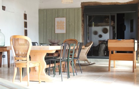13-Chaise-table-gite--CSO.JPG