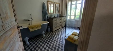 19-Salle-de-bain---Domaine-Tipaut.jpg