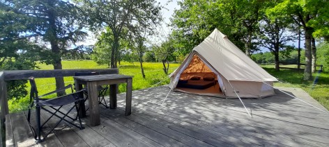 0-Terrasse-tipi-champetre---Domaine-Calabel.jpg