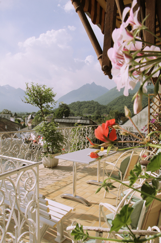 13-2017-hotel-beau-site-terrasse-argeles-gazost-hautes-pyrenees.jpg