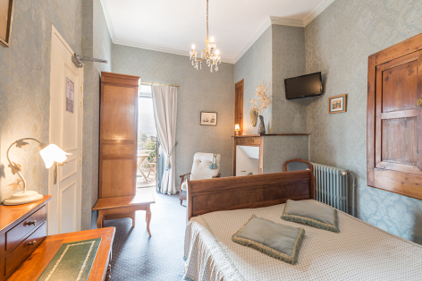 4-2017-hotel-beau-site-chambre-bois-argeles-gazost-hautes-pyrenees.jpg
