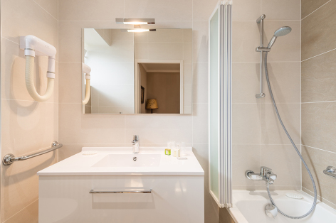 6-2017-hotel-beau-site-salle-de-bain-argeles-gazost-hautes-pyrenees.jpg