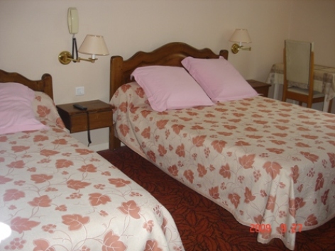 3-chambre3-hotelgabizos-argelesgazost-HautesPyrenees-2.jpg