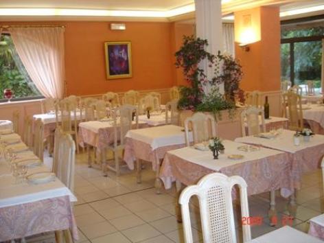 8-sallederestaurant-hotelgabizos-argelesgazost-HautesPyrenees.jpg