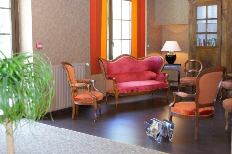 10-HPH20---HOTEL-LA-BRECHE-DE-ROLAND---Gedre---Salon-2-2.JPG