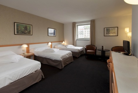 10-Hotel-Paradis-Lourdes-Chambre-Triple.jpg