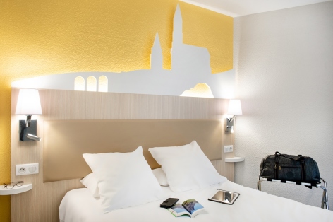 14-HPH109---HOTEL-SAINT-SAUVEUR---CH-lit-double-bis---LOURDES.jpg