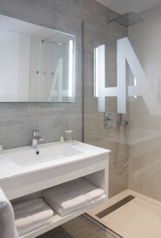 7-HPH135---HOTEL-ALBA---LOURDES---Salle-d-eau.jpg